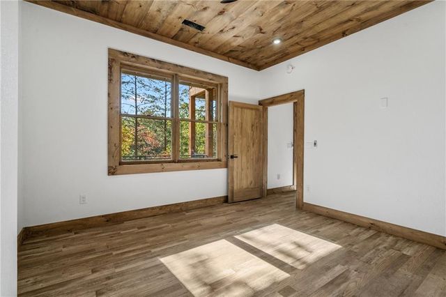 65 Wolf Creek Heights, Mineral Bluff, GA 30559