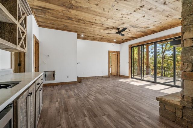 65 Wolf Creek Heights, Mineral Bluff, GA 30559