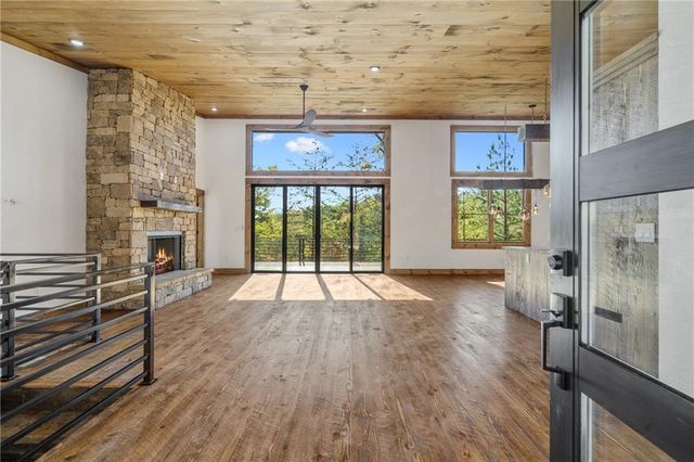 65 Wolf Creek Heights, Mineral Bluff, GA 30559