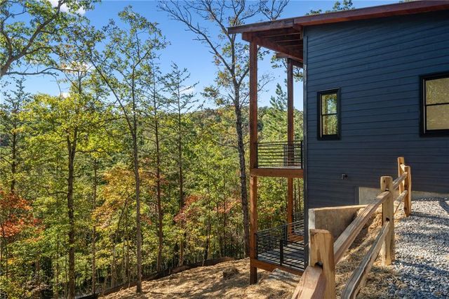 65 Wolf Creek Heights, Mineral Bluff, GA 30559