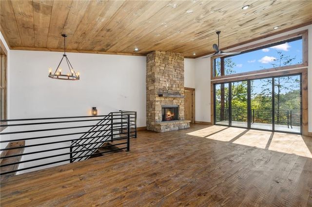 65 Wolf Creek Heights, Mineral Bluff, GA 30559