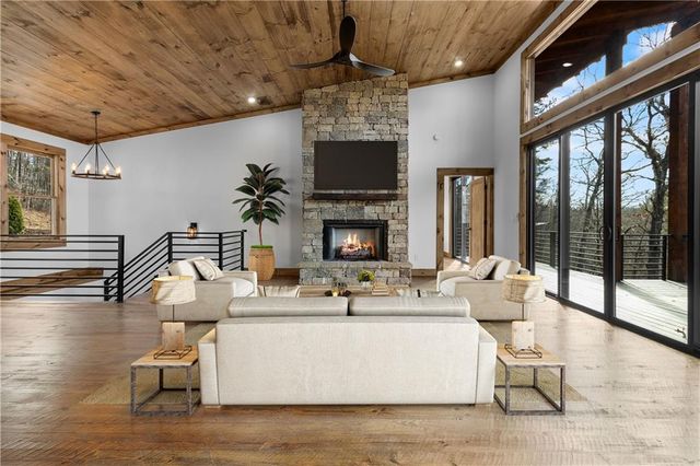 65 Wolf Creek Heights, Mineral Bluff, GA 30559