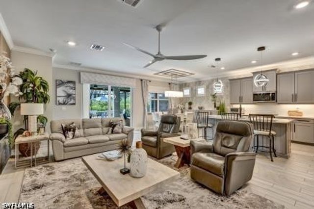 426 Tamarindo LN, Naples, FL 34114