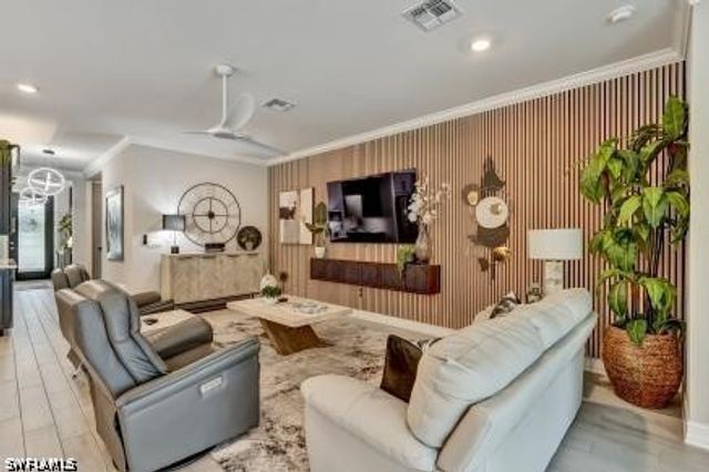 426 Tamarindo LN, Naples, FL 34114