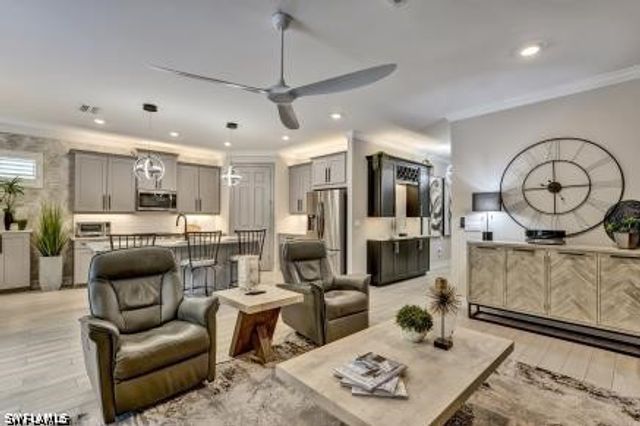 426 Tamarindo LN, Naples, FL 34114
