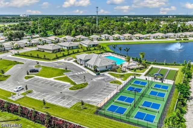 426 Tamarindo LN, Naples, FL 34114