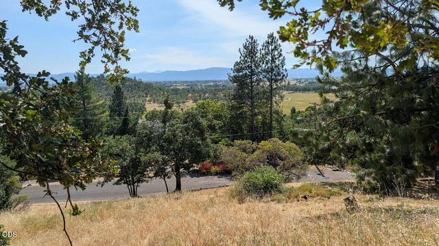 814 Mesa Drive, Eagle Point, OR 97524