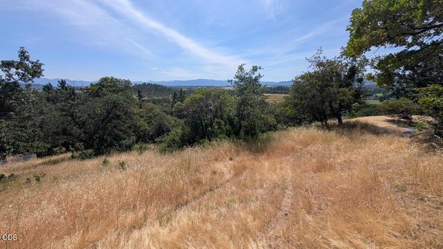 814 Mesa Drive, Eagle Point, OR 97524