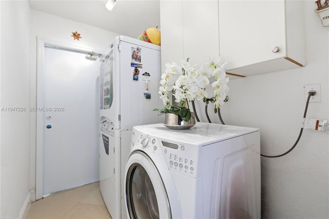 15184 SW 20th St, Miami, FL 33185