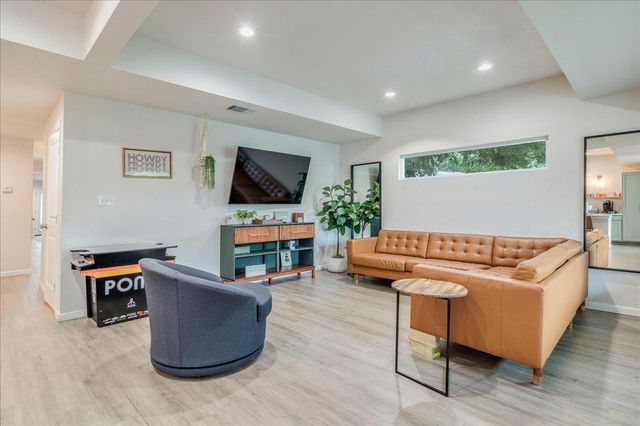 306 Juarez ST, San Marcos, TX 78666