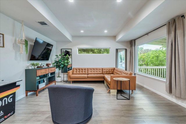 306 Juarez ST, San Marcos, TX 78666