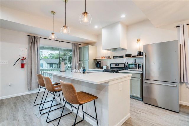 306 Juarez ST, San Marcos, TX 78666