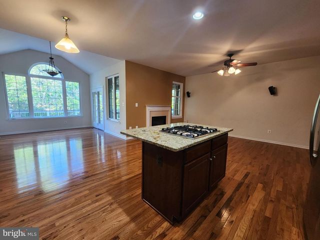 25585 AMERICA SQ, Chantilly, VA 20152