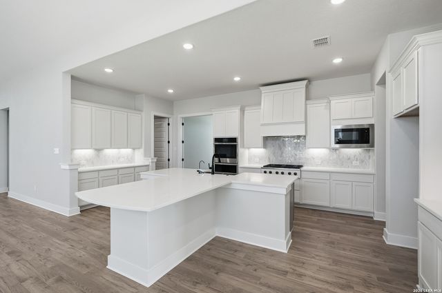 210 Landon Path, Castroville, TX 78009