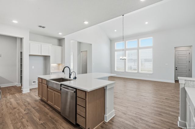 210 Landon Path, Castroville, TX 78009