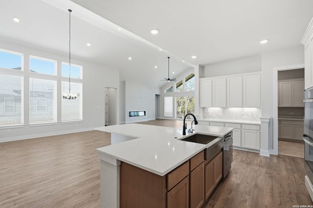 210 Landon Path, Castroville, TX 78009