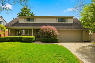 653 Perrien Place, Grosse Pointe Woods City, MI 48236