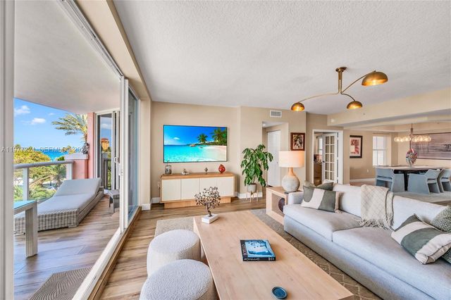 2051 SE 3rd Street 407, Deerfield Beach, FL 33441