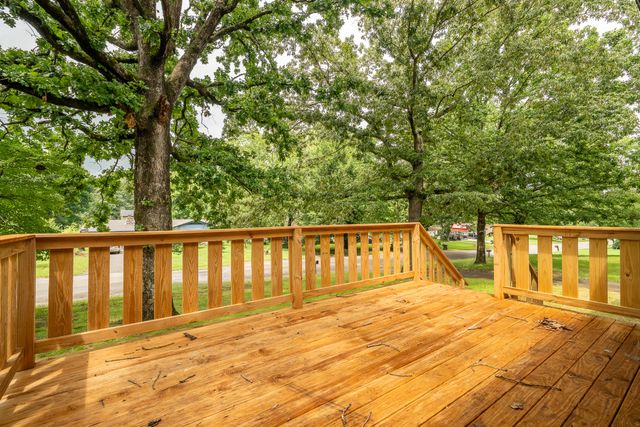 1615 Deer Hollow Dr, Lawrenceburg, TN 38464
