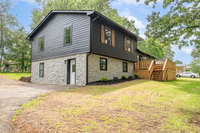 1615 Deer Hollow Dr, Lawrenceburg, TN 38464
