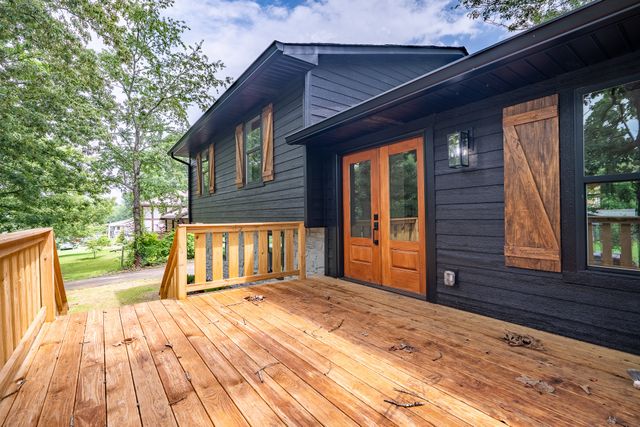 1615 Deer Hollow Dr, Lawrenceburg, TN 38464