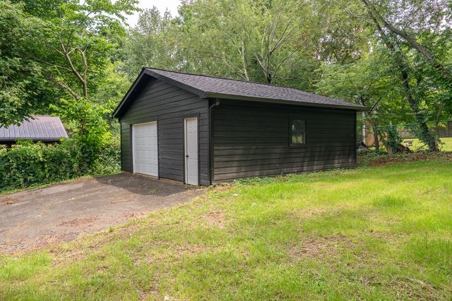 1615 Deer Hollow Dr, Lawrenceburg, TN 38464