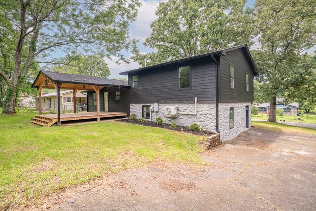 1615 Deer Hollow Dr, Lawrenceburg, TN 38464