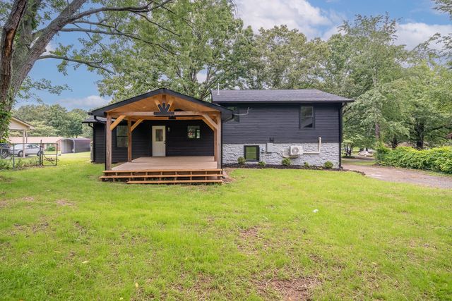 1615 Deer Hollow Dr, Lawrenceburg, TN 38464