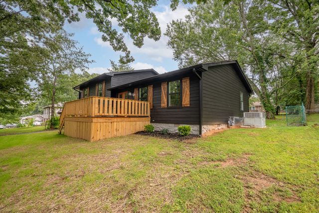 1615 Deer Hollow Dr, Lawrenceburg, TN 38464