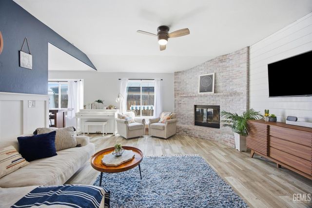 9406 Forbes Park Drive, Bakersfield, CA 93312