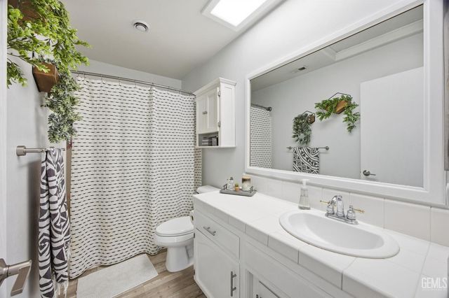 9406 Forbes Park Drive, Bakersfield, CA 93312