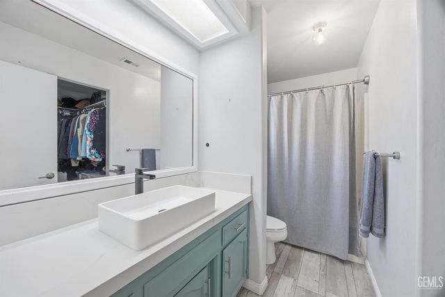 9406 Forbes Park Drive, Bakersfield, CA 93312