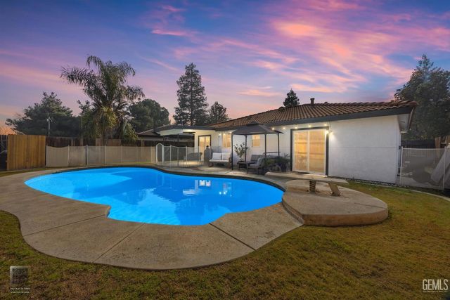 9406 Forbes Park Drive, Bakersfield, CA 93312