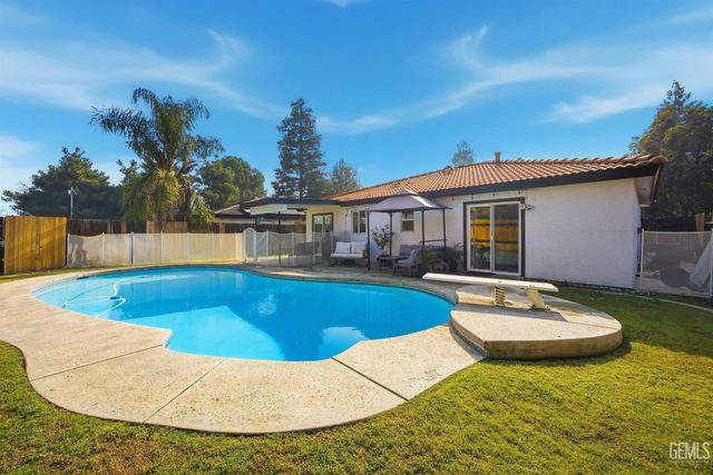 9406 Forbes Park Drive, Bakersfield, CA 93312