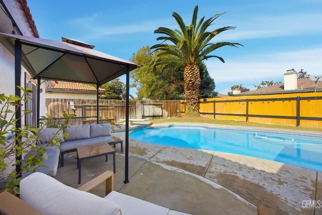 9406 Forbes Park Drive, Bakersfield, CA 93312