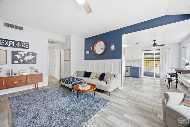 9406 Forbes Park Drive, Bakersfield, CA 93312