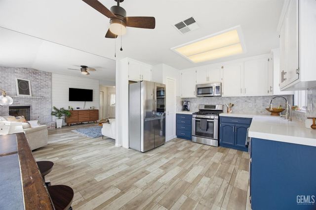 9406 Forbes Park Drive, Bakersfield, CA 93312