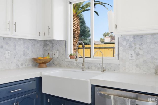 9406 Forbes Park Drive, Bakersfield, CA 93312