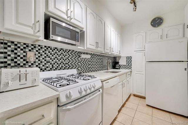 39-65 52nd Streets 5N, Woodside, NY 11377