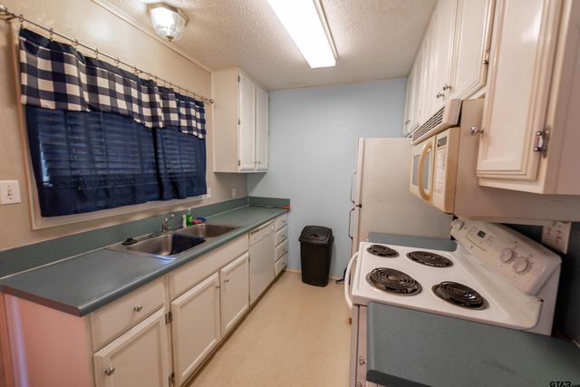 407 Kings Country Blvd, Scroggins, TX 75480