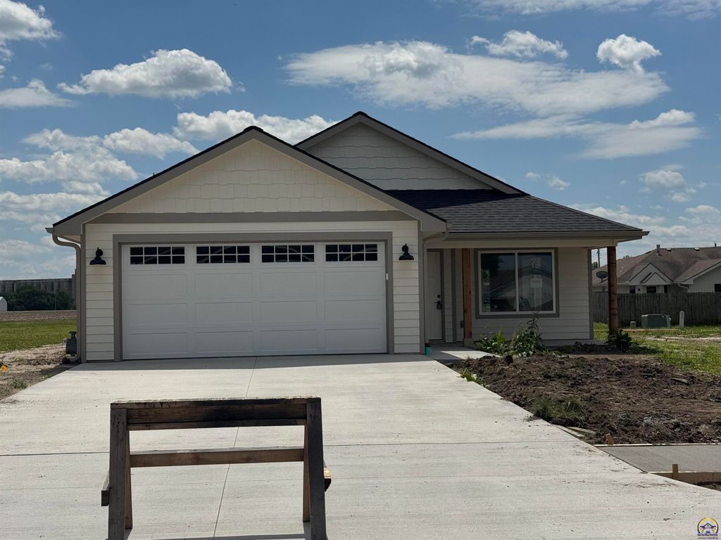 1925 NW Waldo Way, Topeka, KS 66608