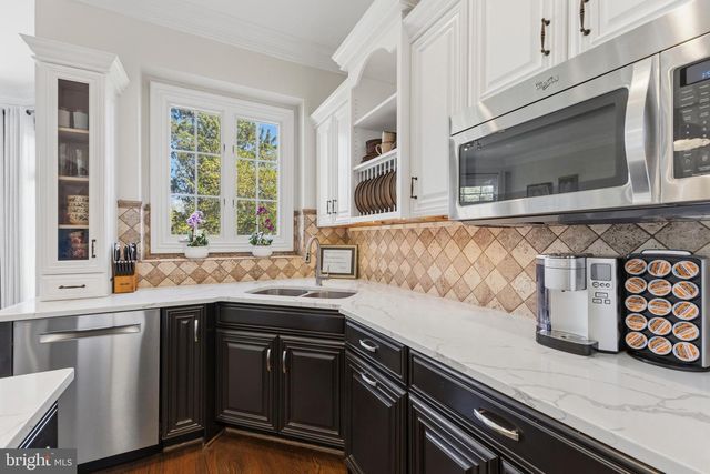 8306 ROXBOROUGH LOOP, Gainesville, VA 20155