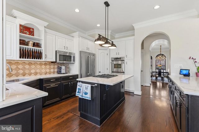 8306 ROXBOROUGH LOOP, Gainesville, VA 20155