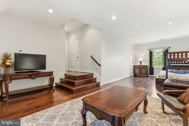 8306 ROXBOROUGH LOOP, Gainesville, VA 20155
