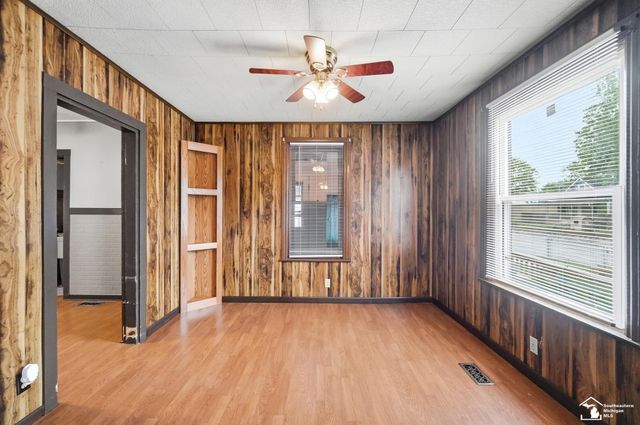 943 E 4th Street, Monroe, MI 48161