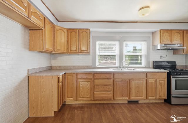 943 E 4th Street, Monroe, MI 48161