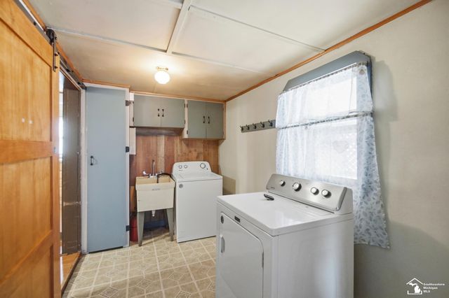 943 E 4th Street, Monroe, MI 48161