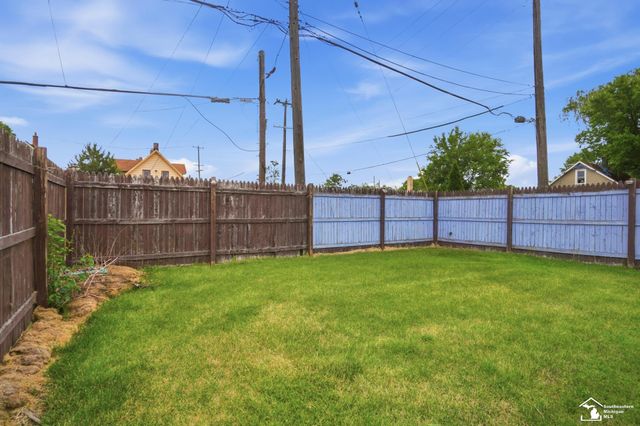 943 E 4th Street, Monroe, MI 48161