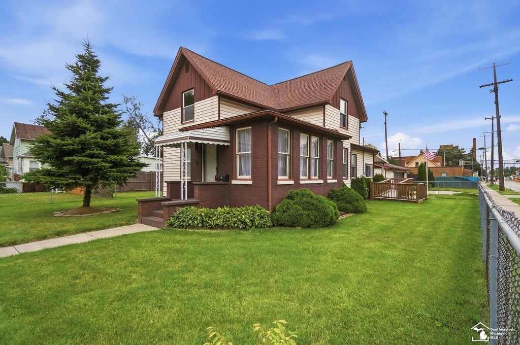 943 E 4th Street, Monroe, MI 48161