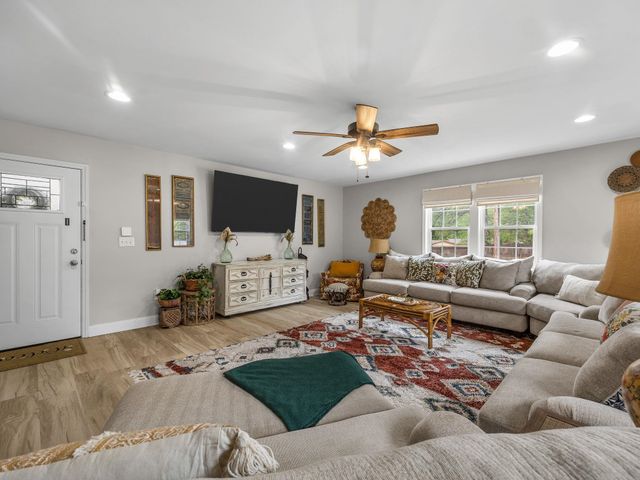232 Pine Grove Circle, Chesnee, SC 29323
